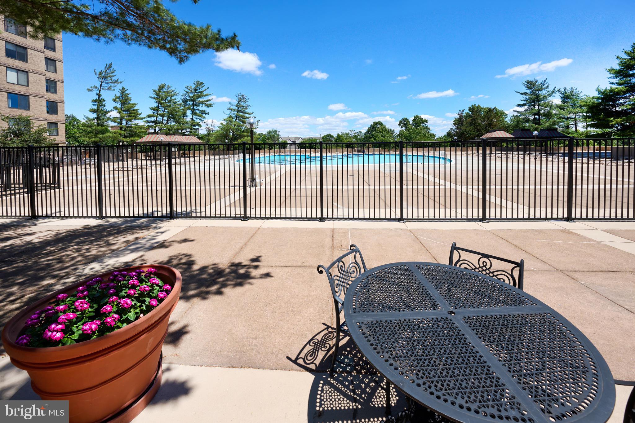 SKYLINE PLAZA - Residential