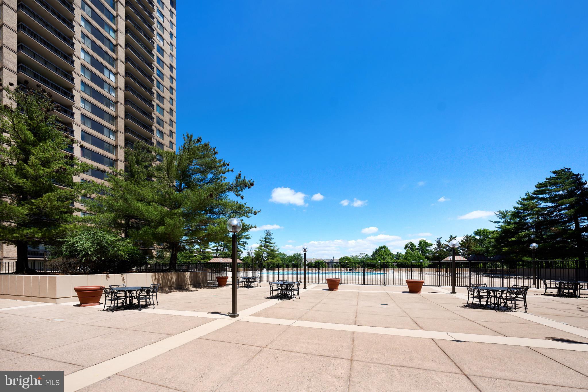 SKYLINE PLAZA - Residential