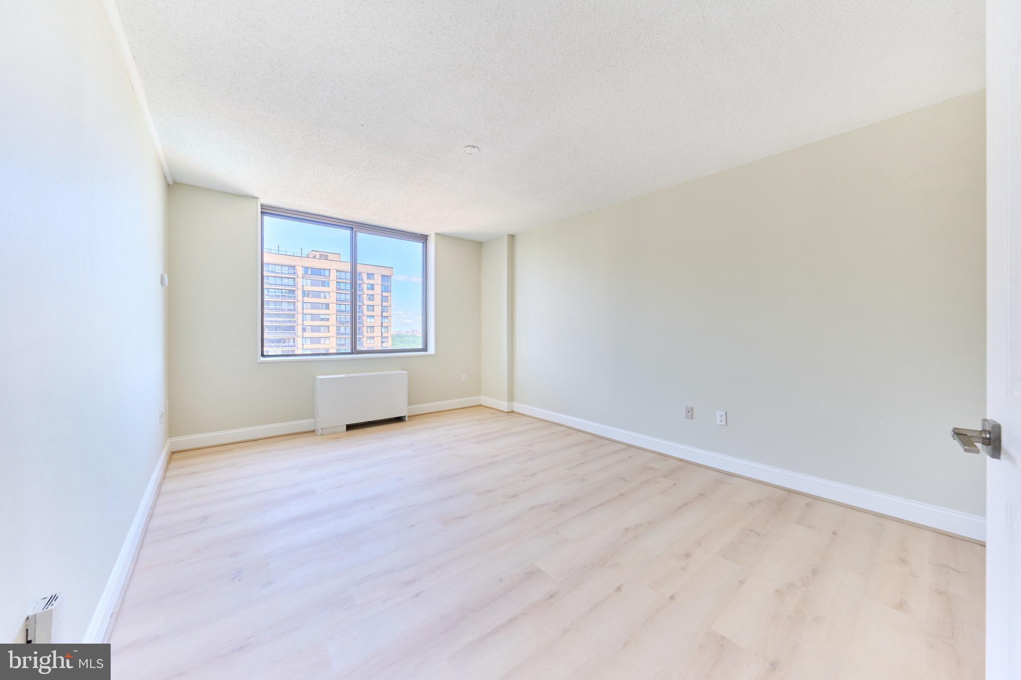 SKYLINE PLAZA - Residential