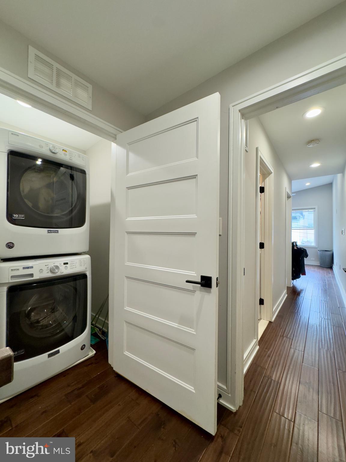 RIVERSIDE - Residential Lease