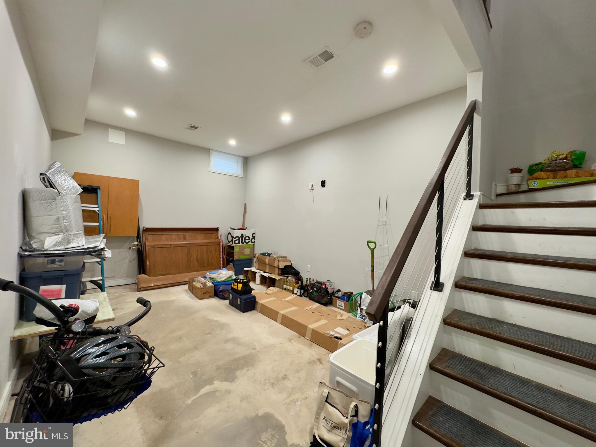 RIVERSIDE - Residential Lease