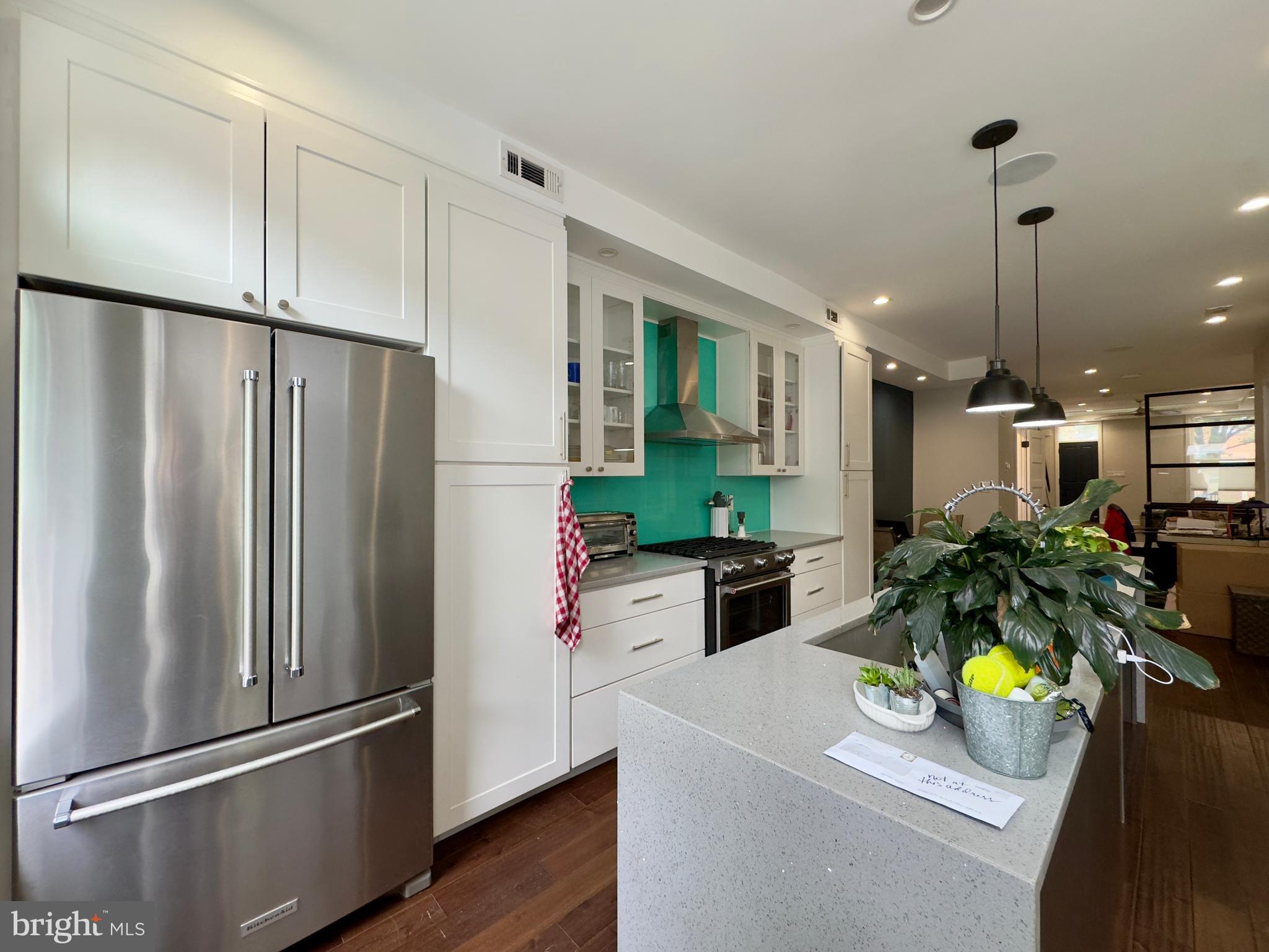 RIVERSIDE - Residential Lease