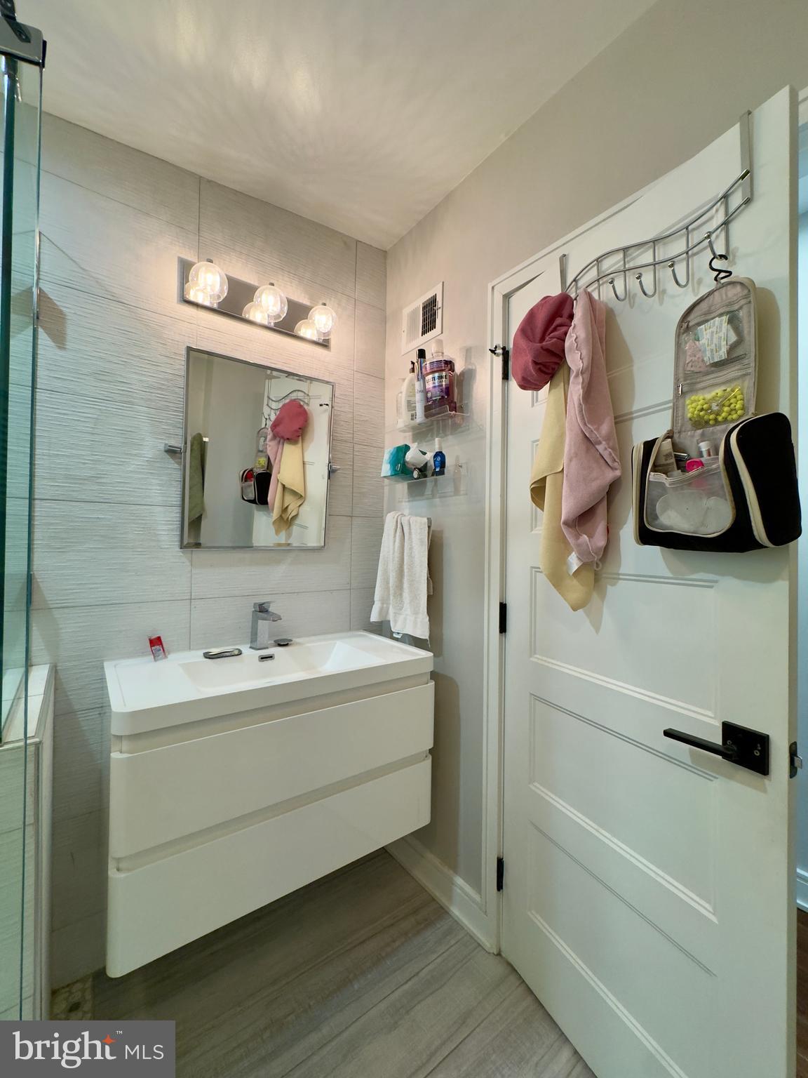 RIVERSIDE - Residential Lease