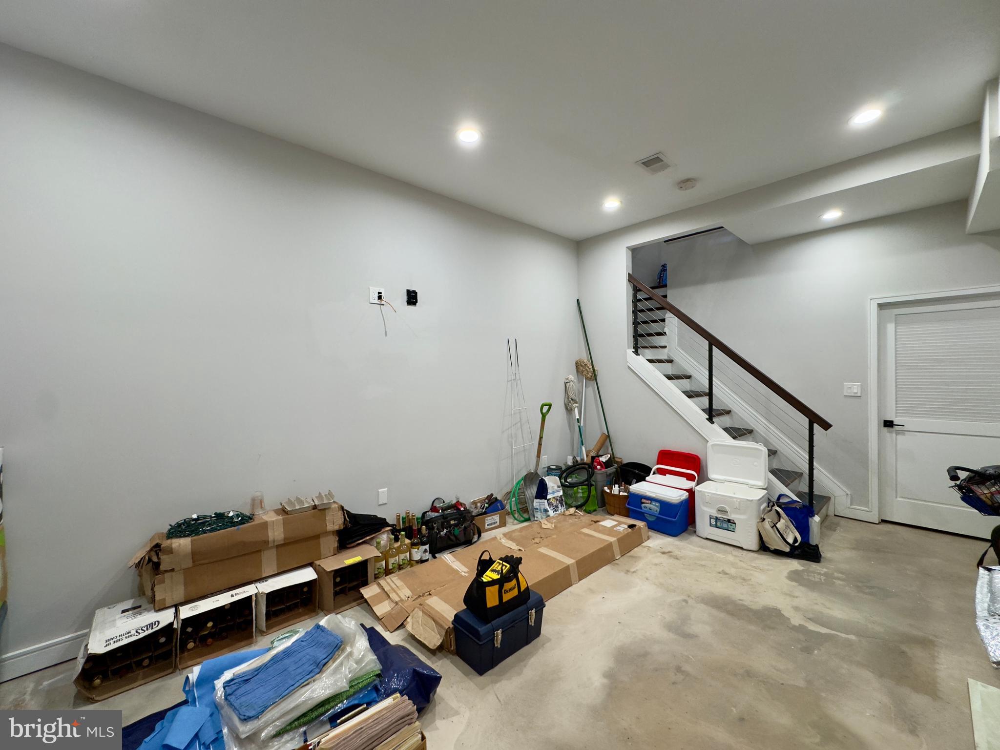 RIVERSIDE - Residential Lease