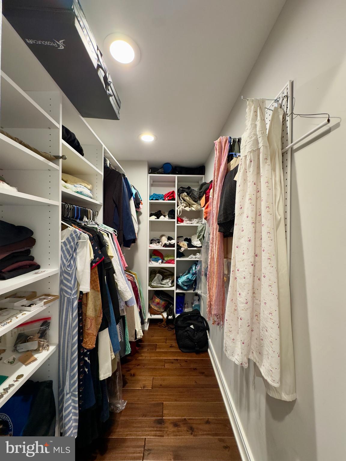 RIVERSIDE - Residential Lease