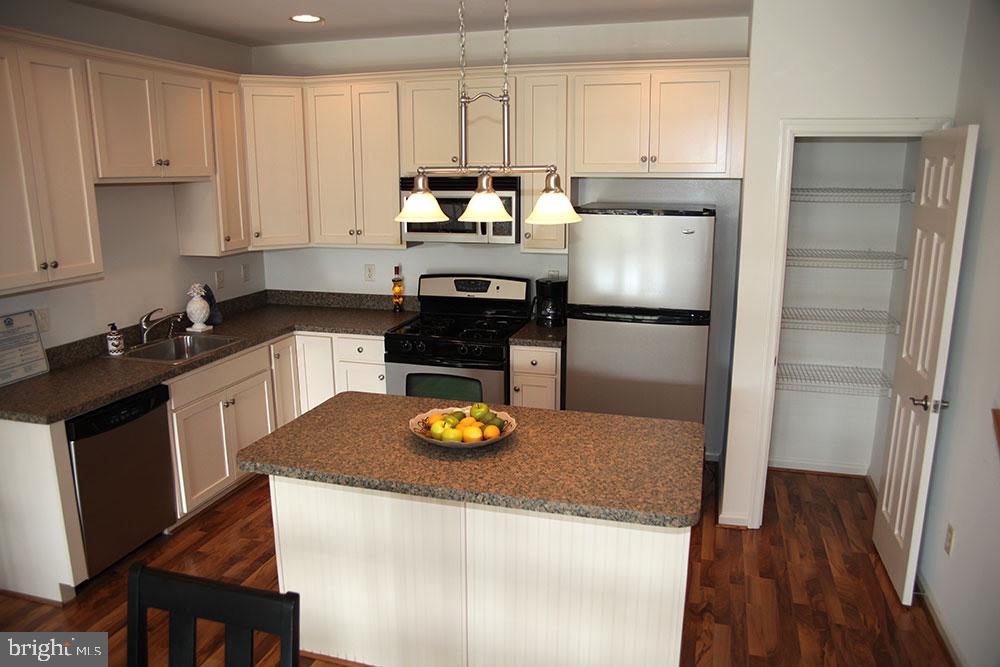 HERITAGE POINTE - Residential Lease