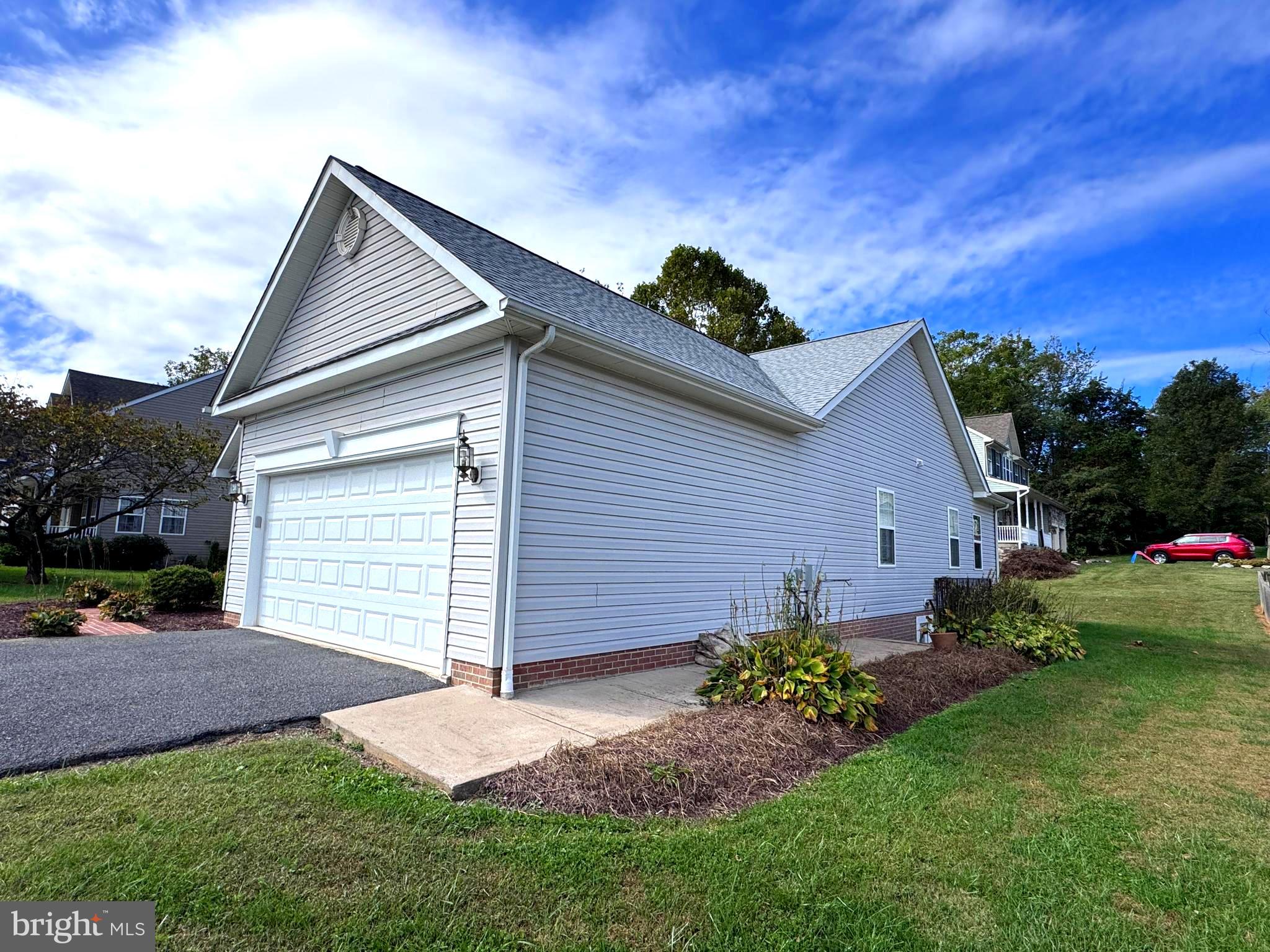 LOCUST HILL - Residential