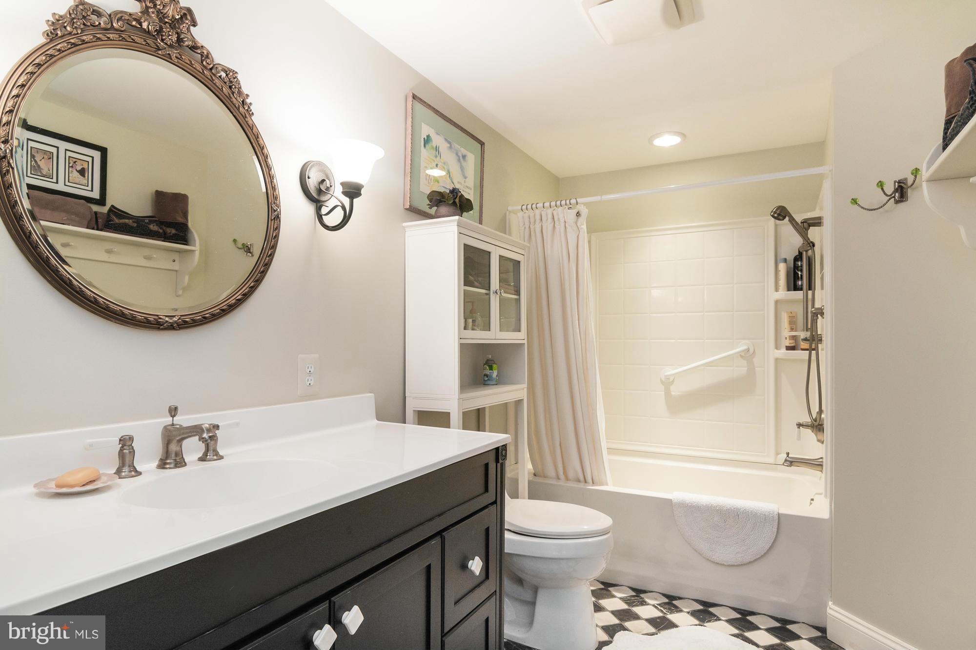 ANNAPOLIS ROADS - Residential