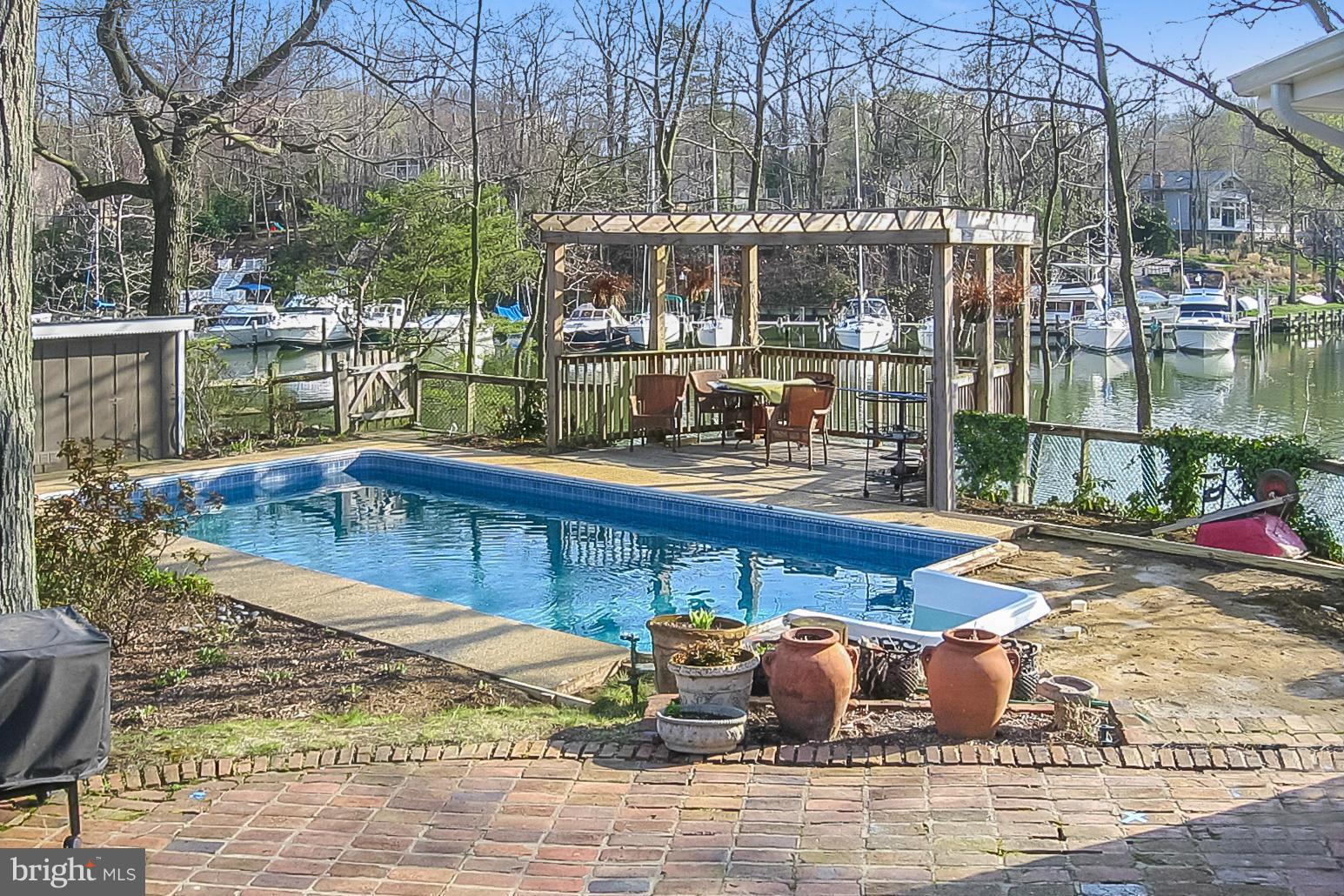 ANNAPOLIS ROADS - Residential