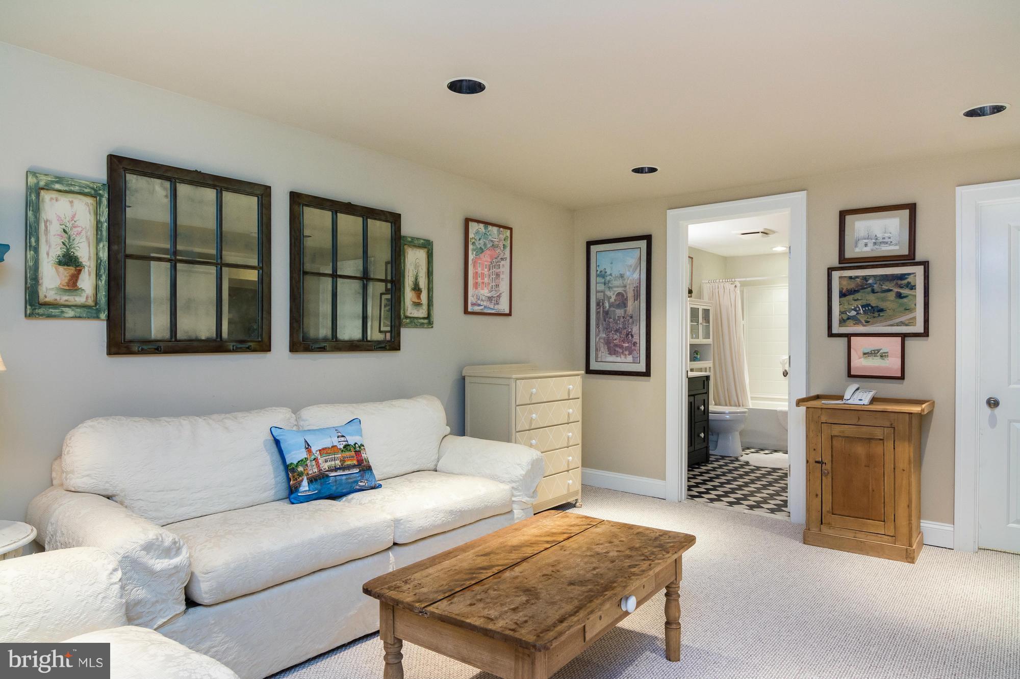 ANNAPOLIS ROADS - Residential