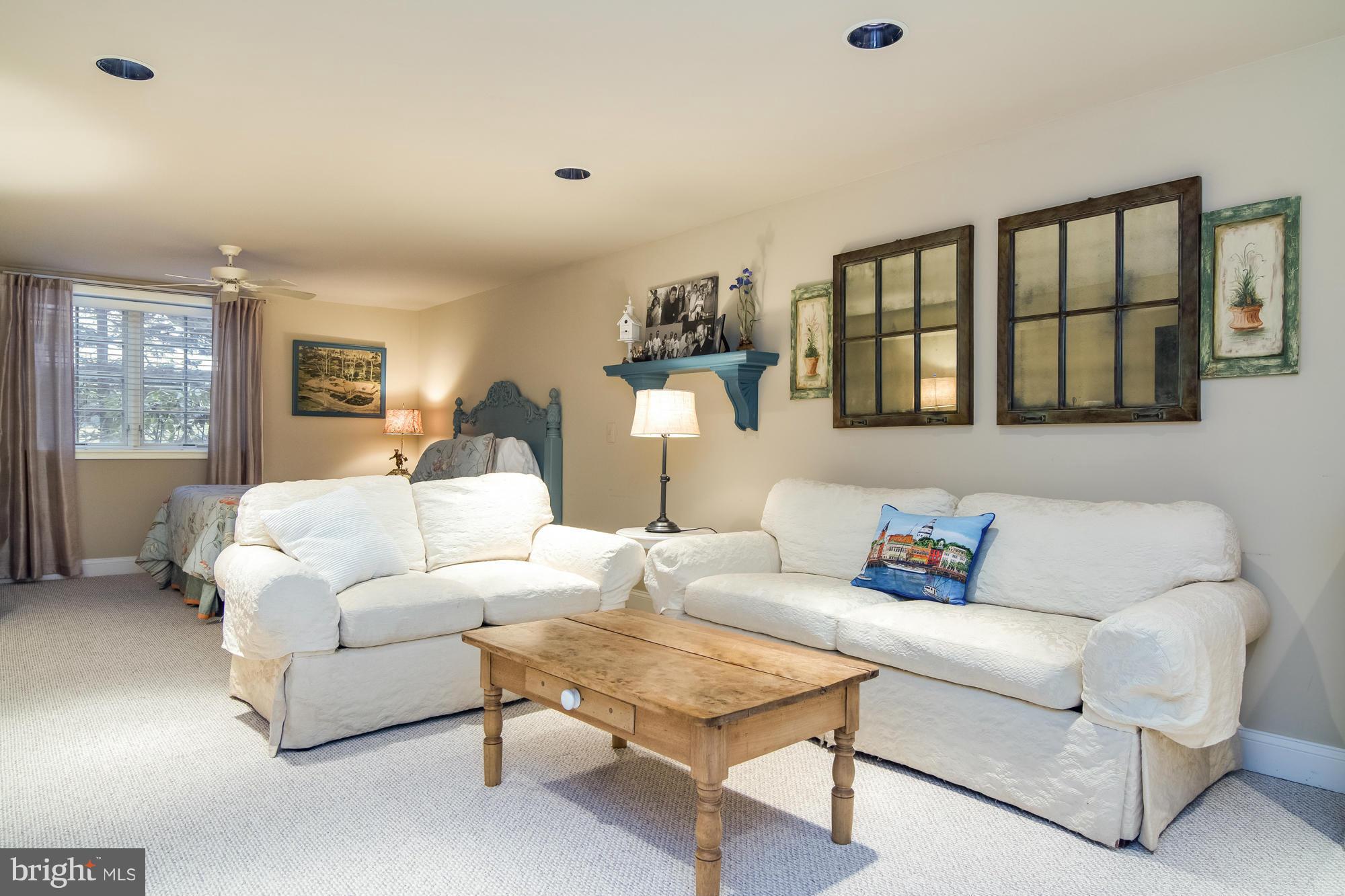 ANNAPOLIS ROADS - Residential