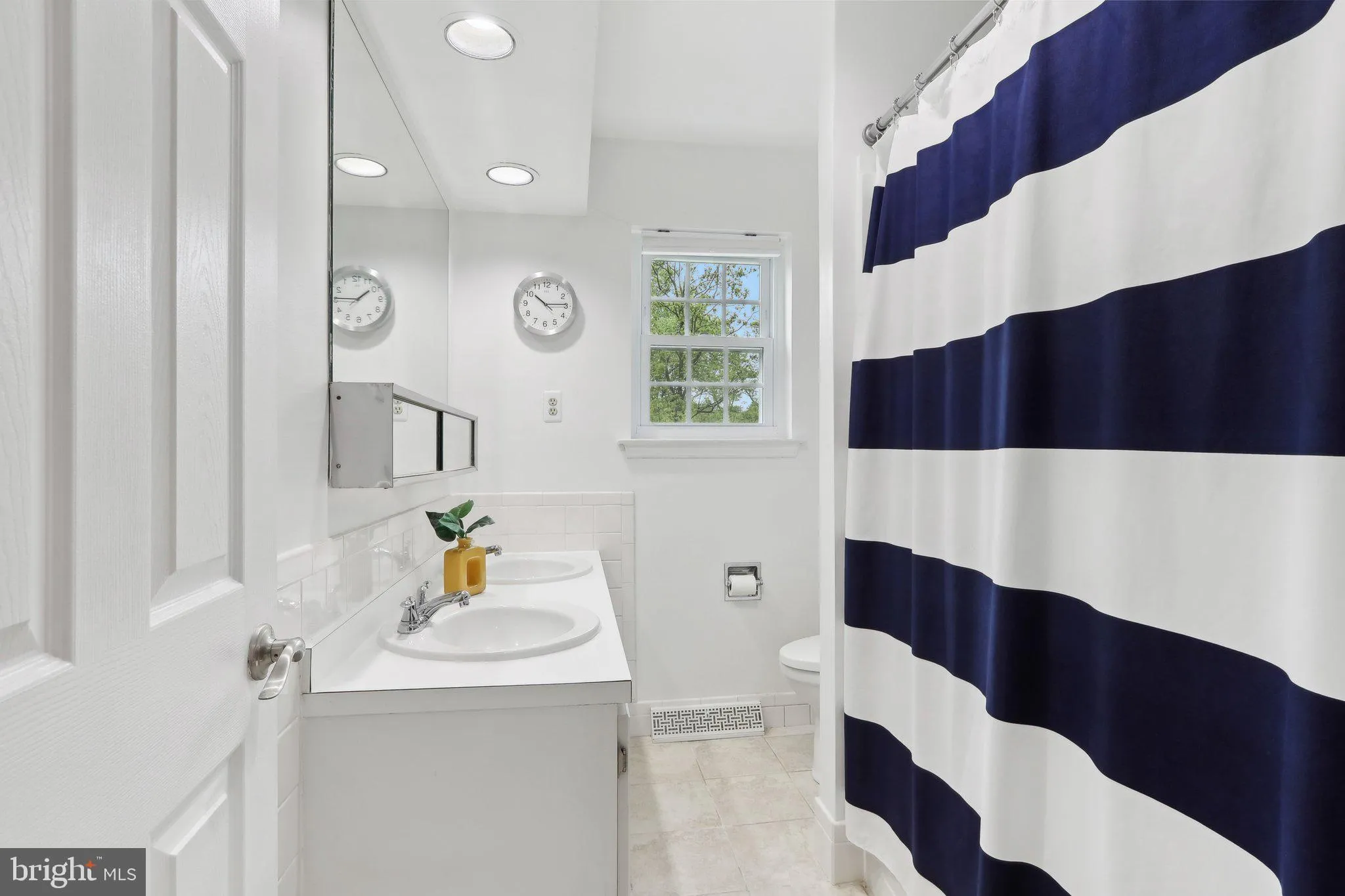 Fort Washington, Pennsylvania 19034, United States, 4 Bedrooms Bedrooms, ,3 BathroomsBathrooms,Residential,Contingent,130045