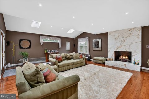 Tiny photo for 14608 Falling Leaf Way, DARNESTOWN, MD 20878 (MLS # MDMC2230594)