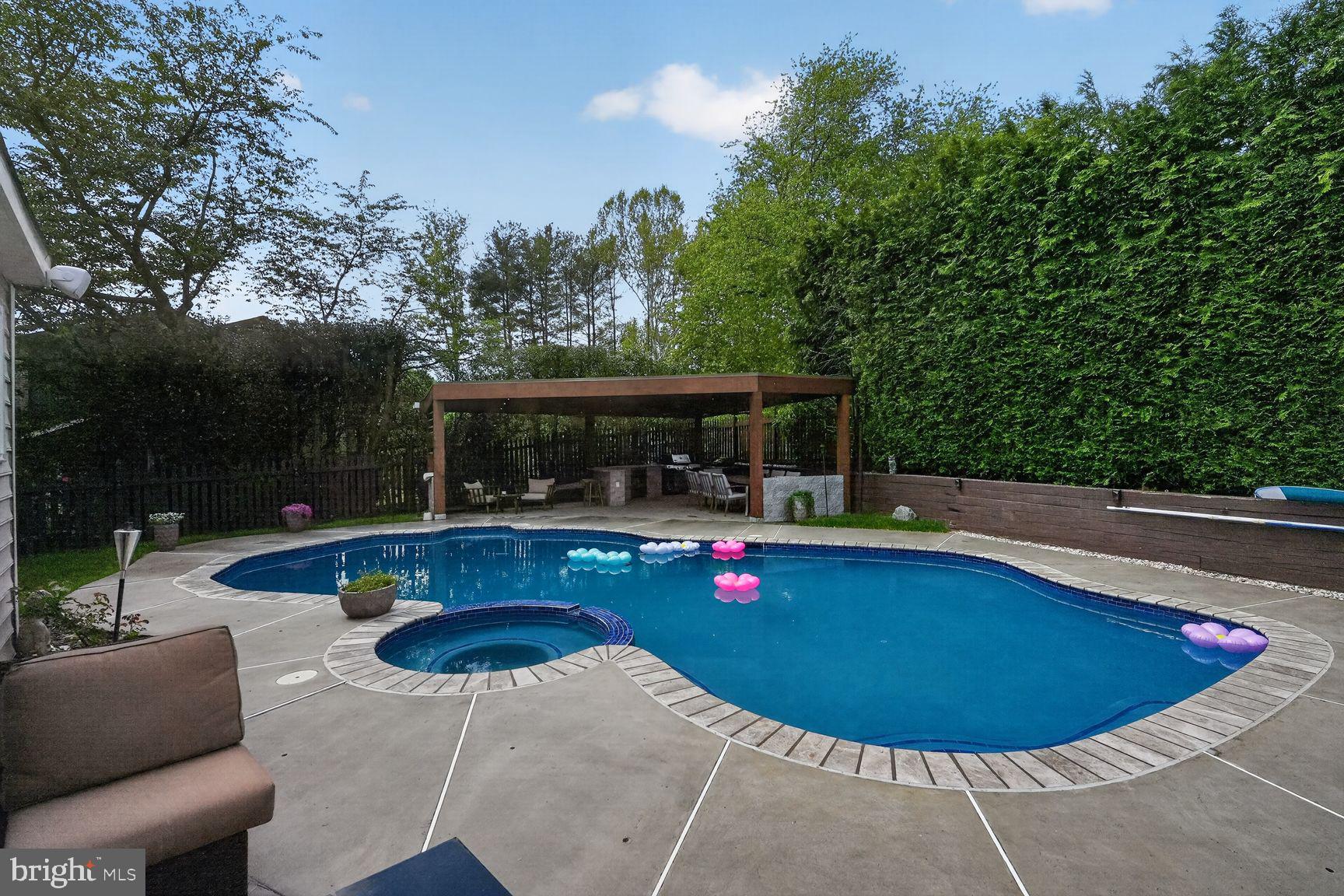 DARNESTOWN HILLS - Residential