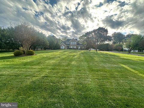 Photo of 14608 Falling Leaf Way, DARNESTOWN, MD 20878 (MLS # MDMC2230594)
