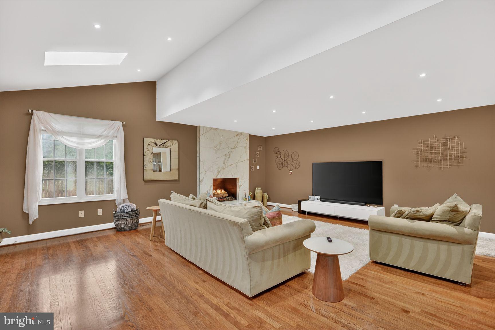 DARNESTOWN HILLS - Residential