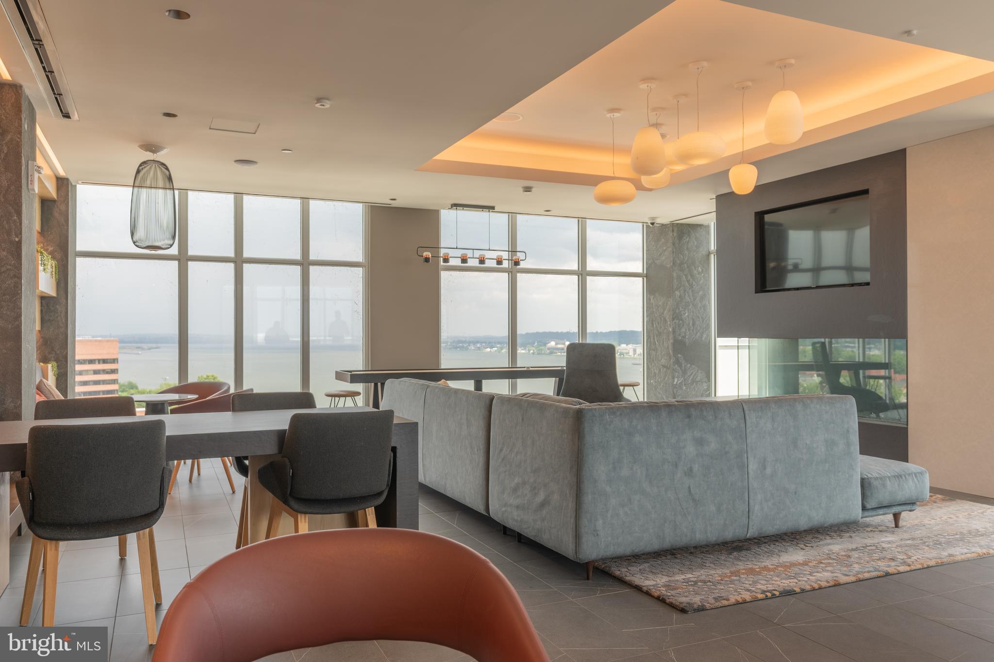 OLD TOWN ALEXANDRIA - Residential