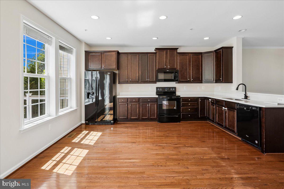 CREEKSIDE - Residential