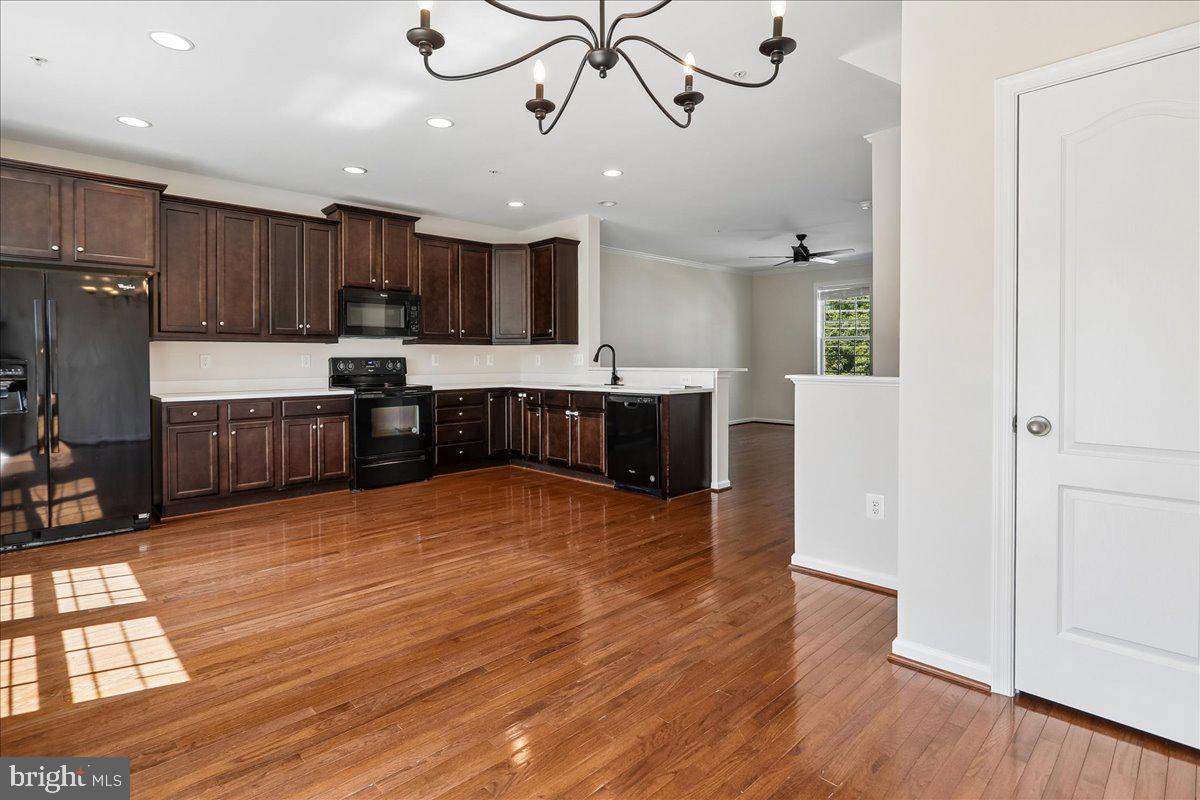 CREEKSIDE - Residential
