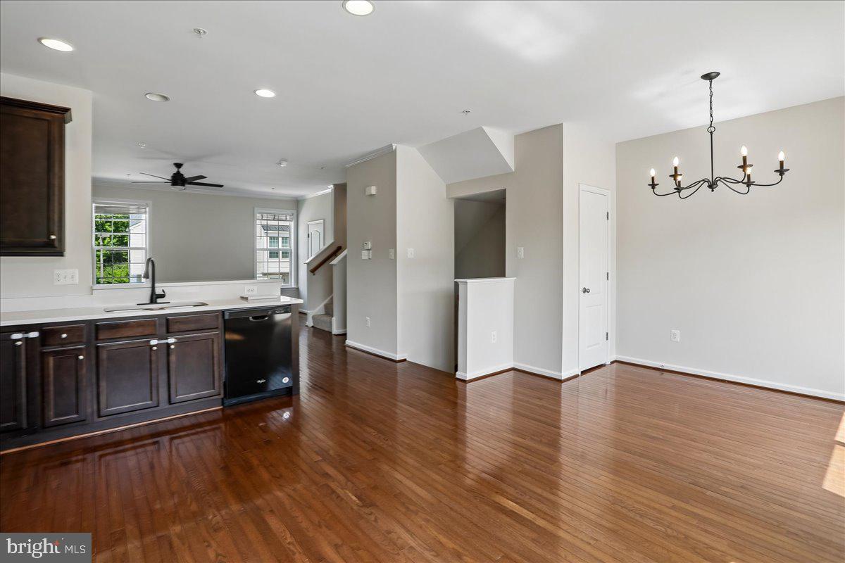 CREEKSIDE - Residential