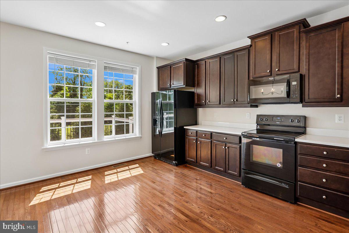 CREEKSIDE - Residential