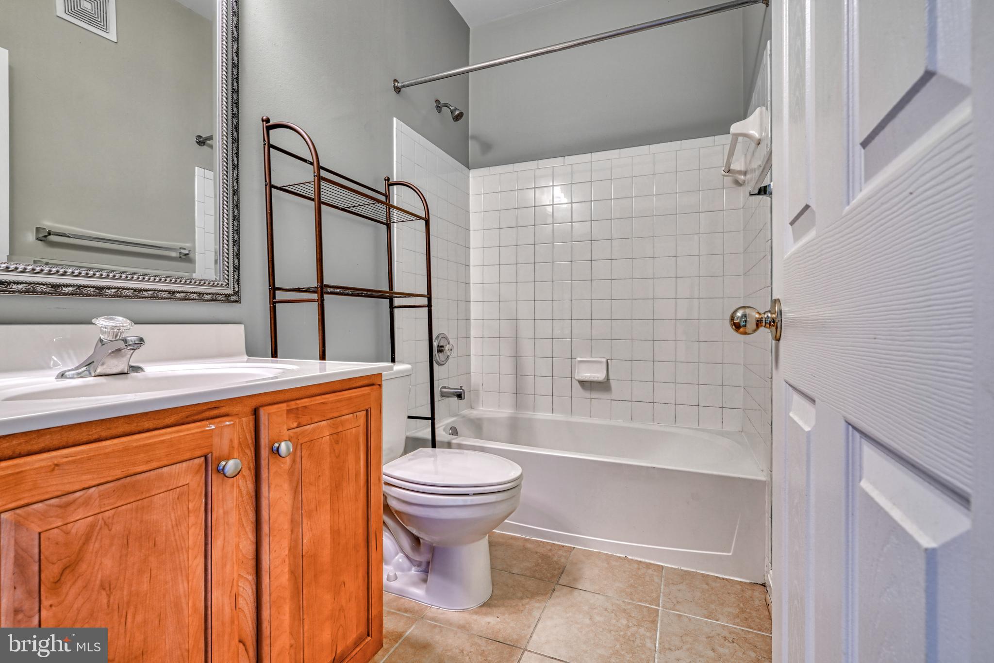 ALBEMARLE SQUARE - Residential