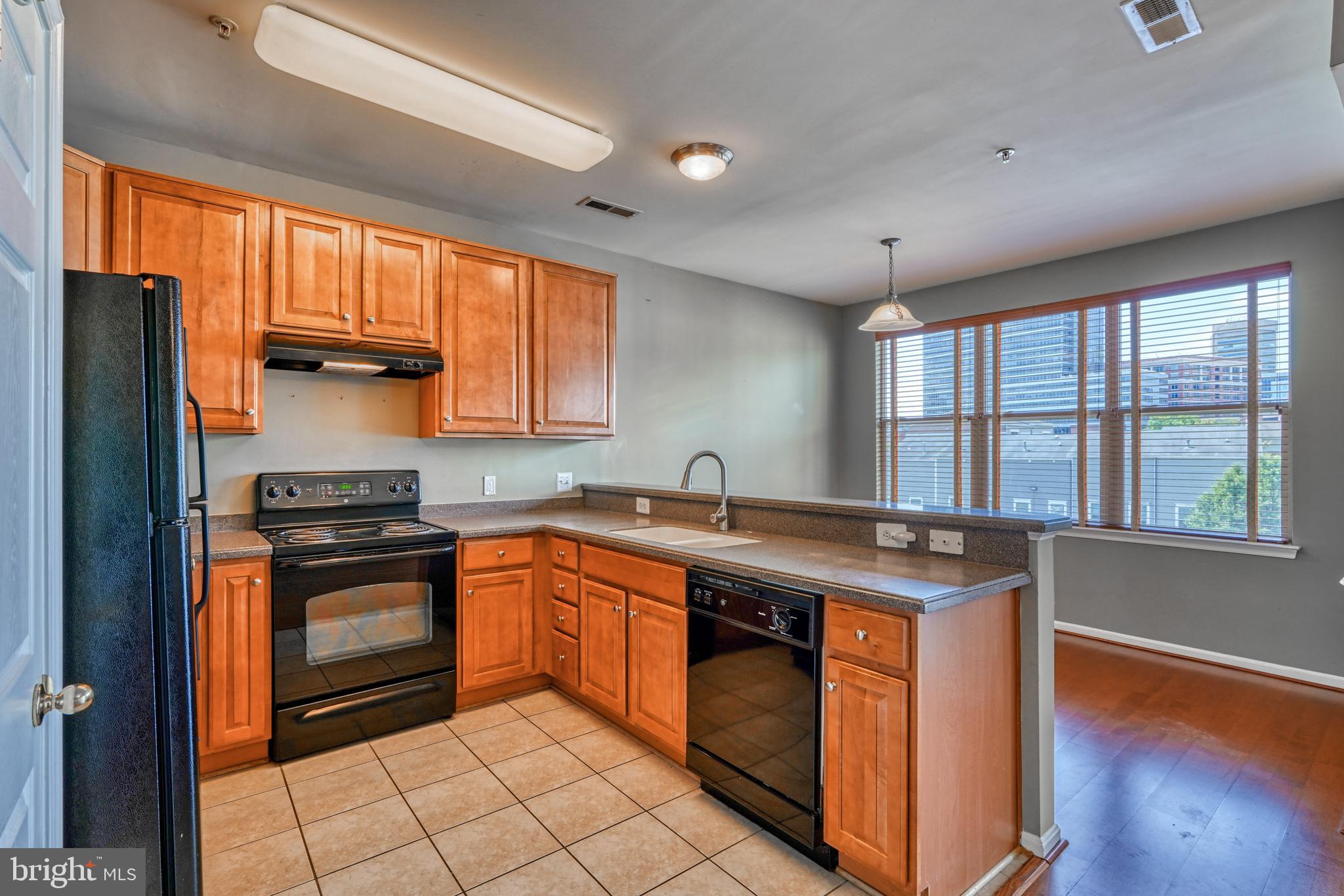 ALBEMARLE SQUARE - Residential