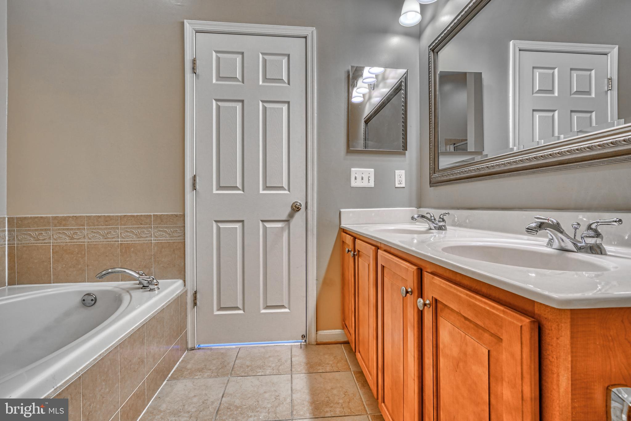 ALBEMARLE SQUARE - Residential