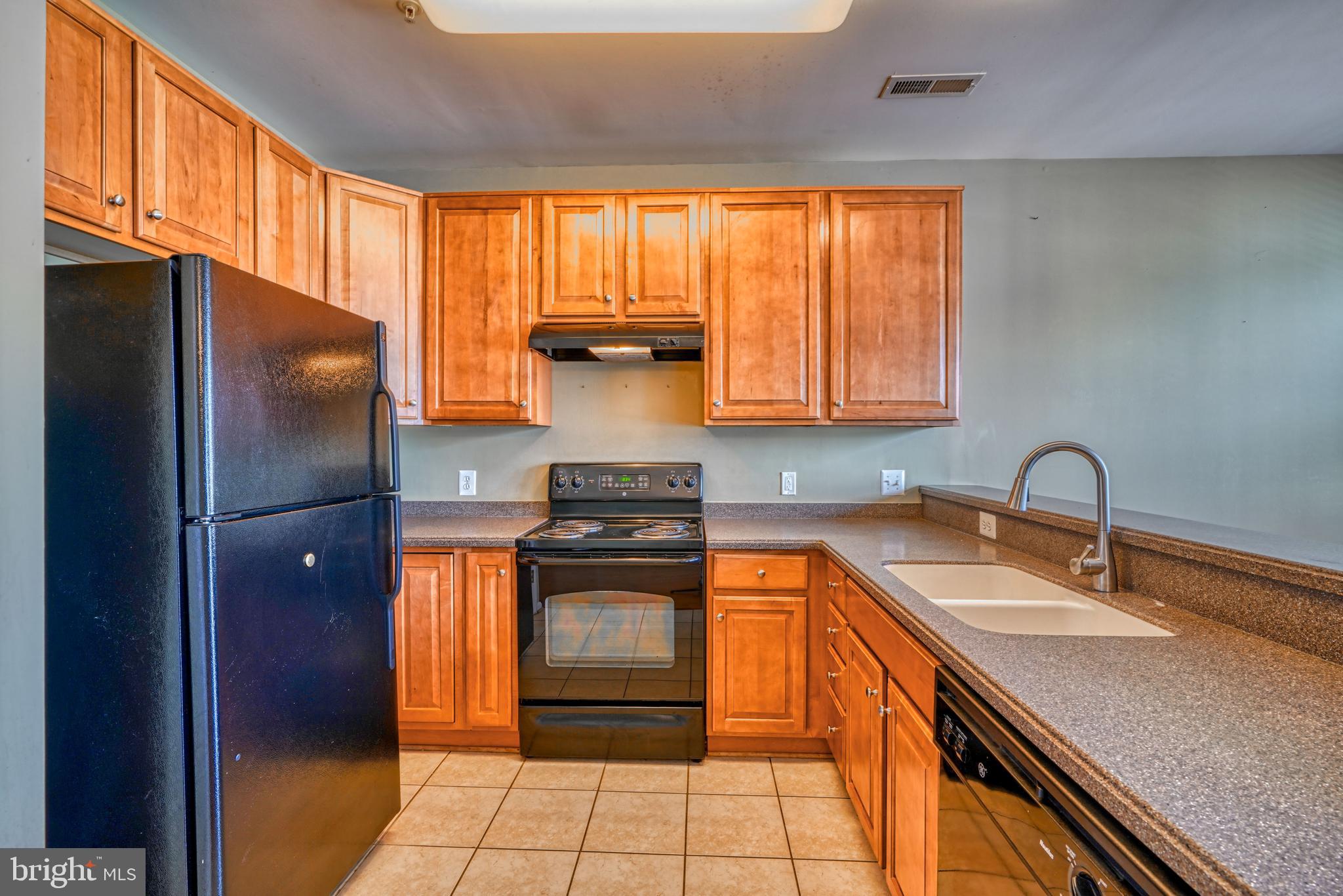 ALBEMARLE SQUARE - Residential