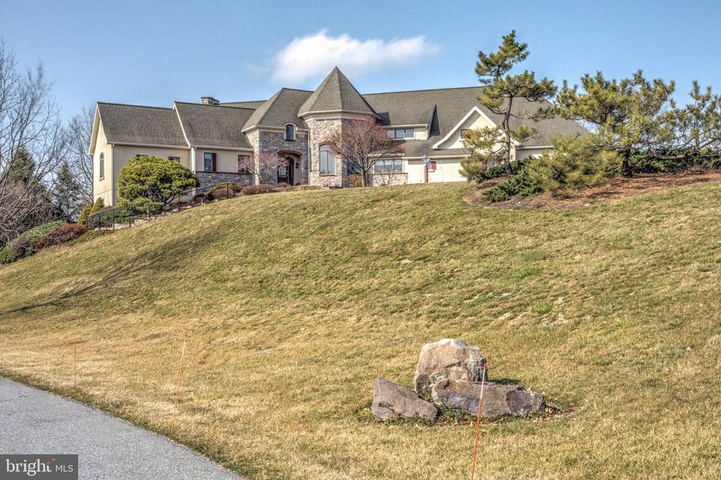 Photo of 78 AUTUMN LEAF LN, MANHEIM, PA 17545 (MLS # PALA2032464)