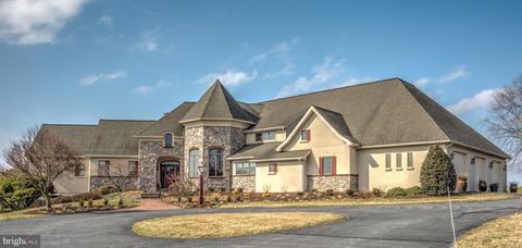 Photo of 78 AUTUMN LEAF LN, MANHEIM, PA 17545 (MLS # PALA2032464)