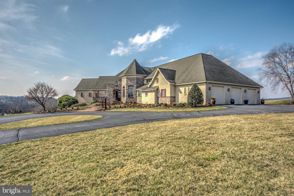 Photo of 78 AUTUMN LEAF LN, MANHEIM, PA 17545 (MLS # PALA2032464)