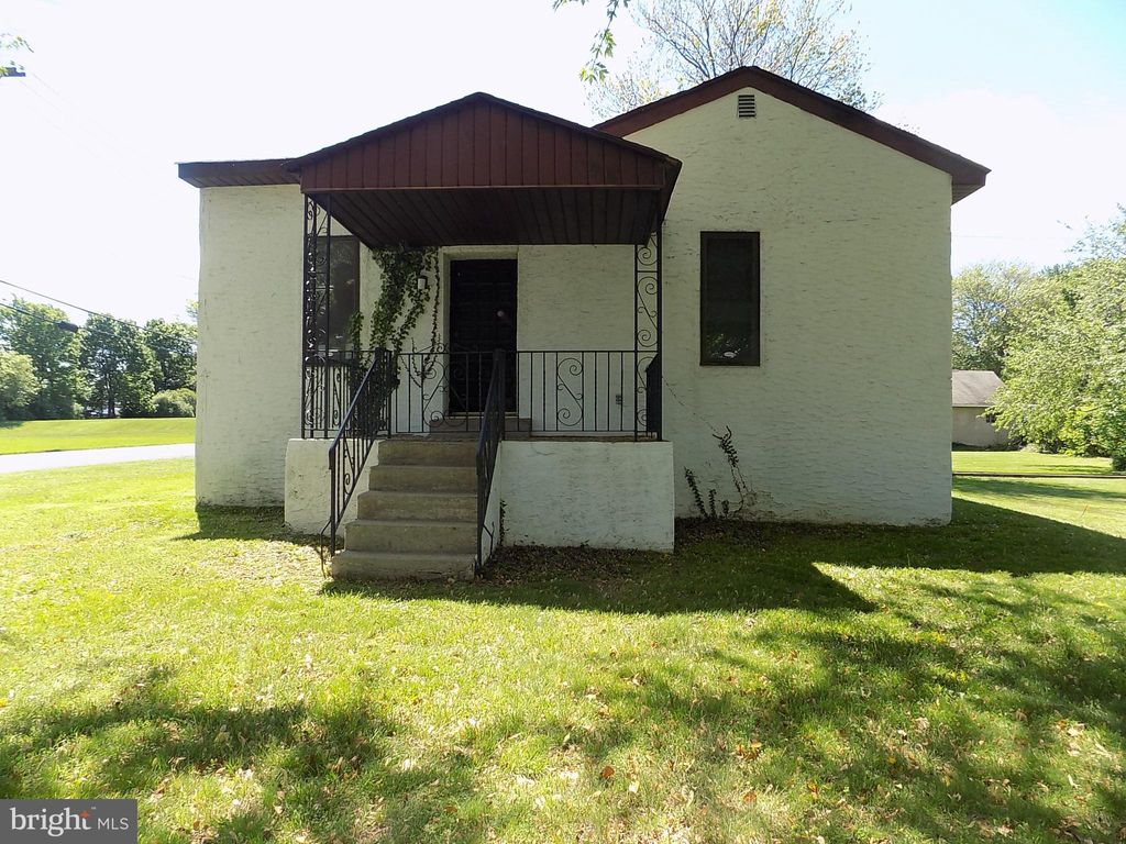 Photo of 276 Woodbourne Road, LANGHORNE, PA 19047 (MLS # PABU2094678)