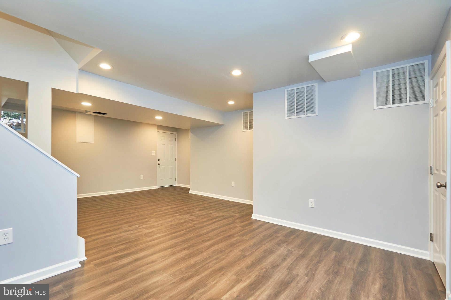 HERITAGE OF VIENNA - Residential Lease