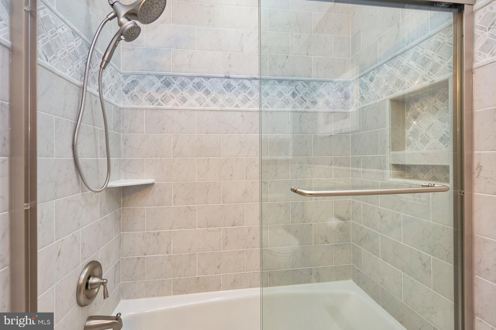 HERITAGE OF VIENNA - Residential Lease