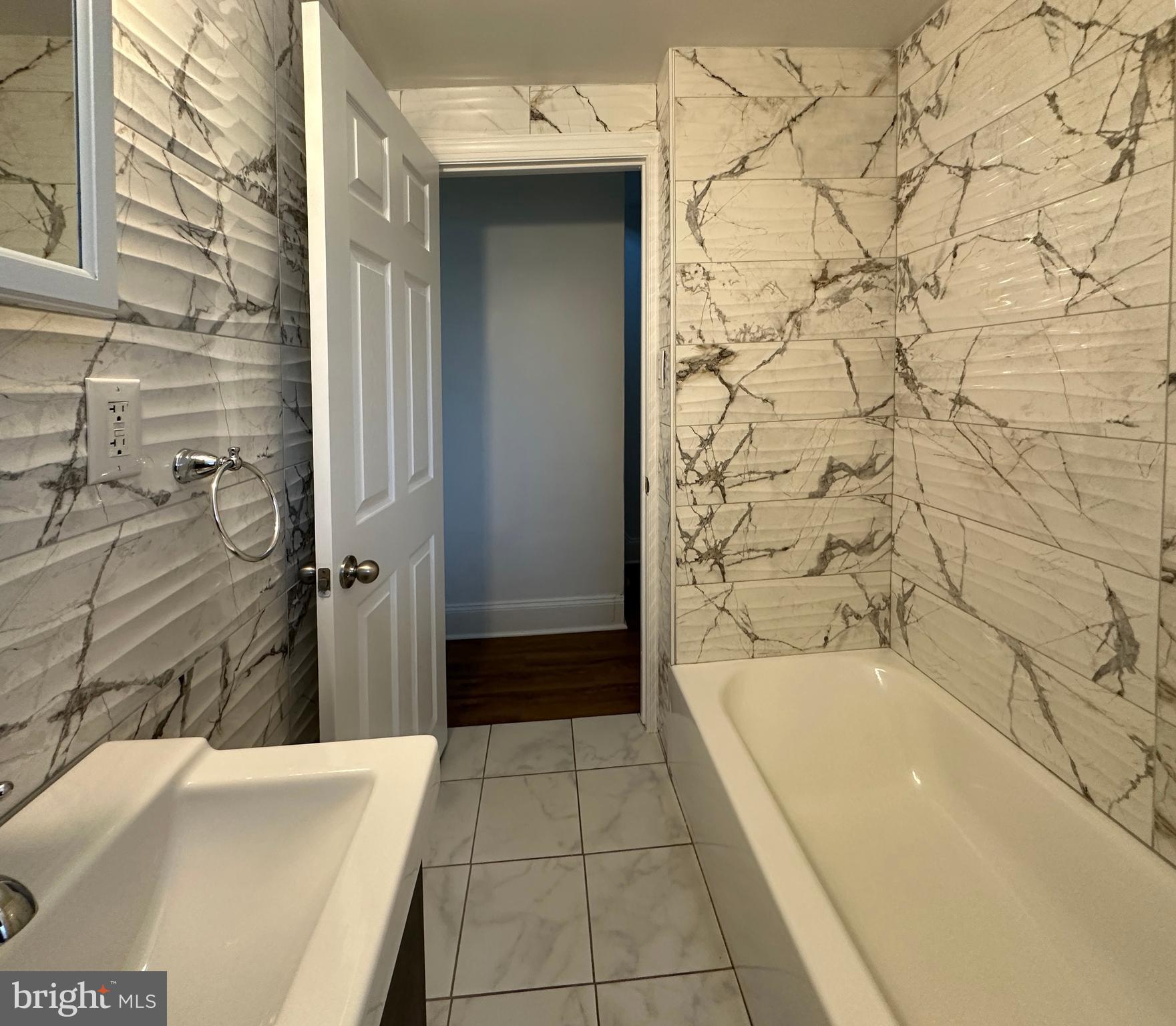 CHELTENHAM VIL - Residential