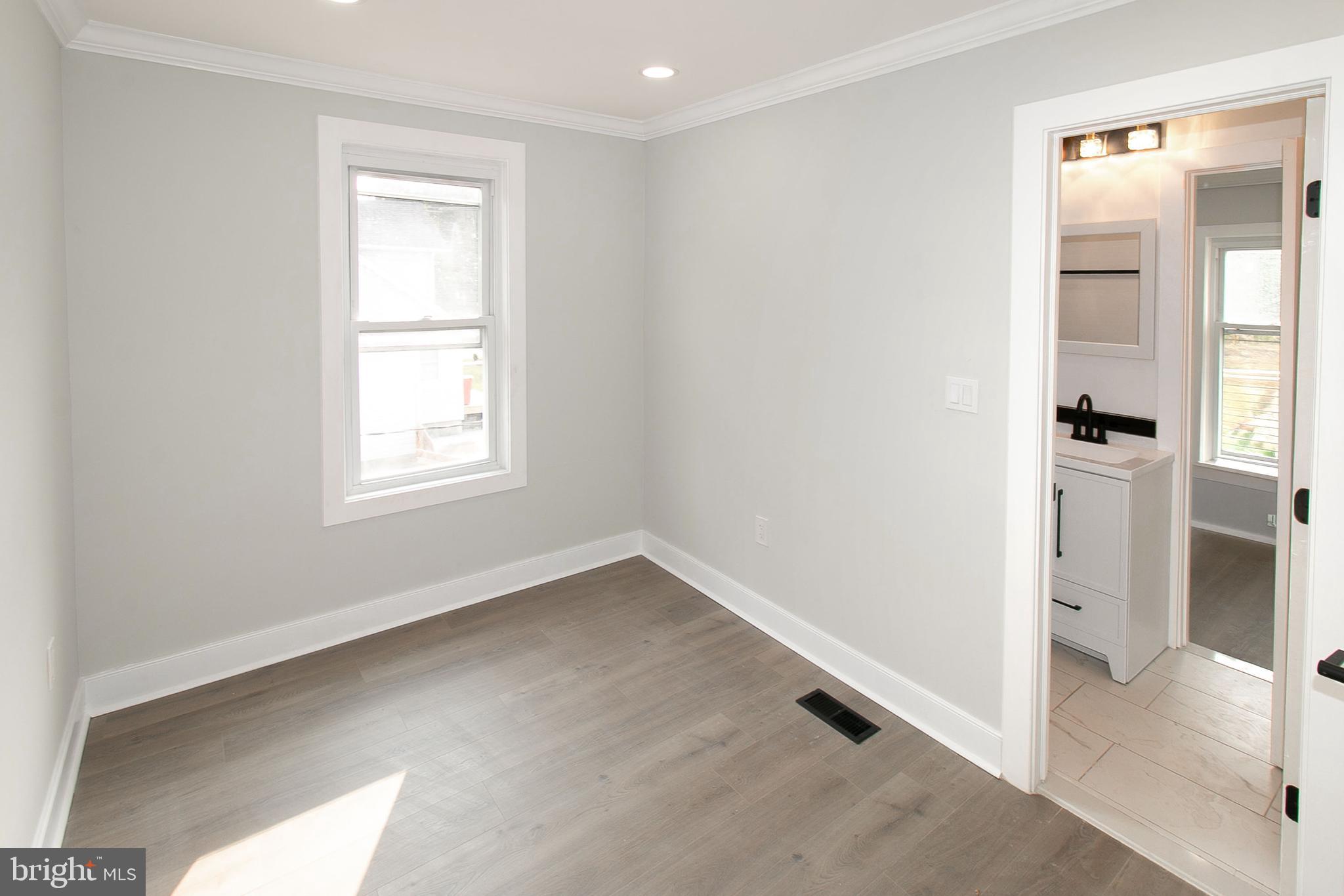 WINDSOR MILL - Residential