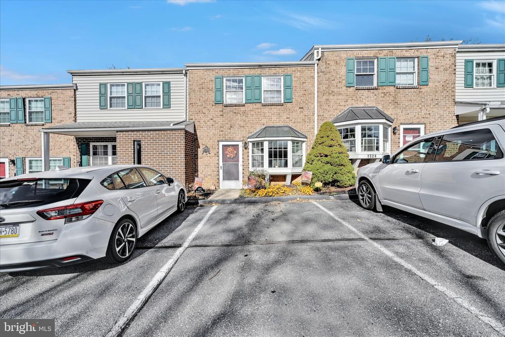 Photo of 1322 Blue Jay Drive, LANCASTER, PA 17601 (MLS # PALA2079528)