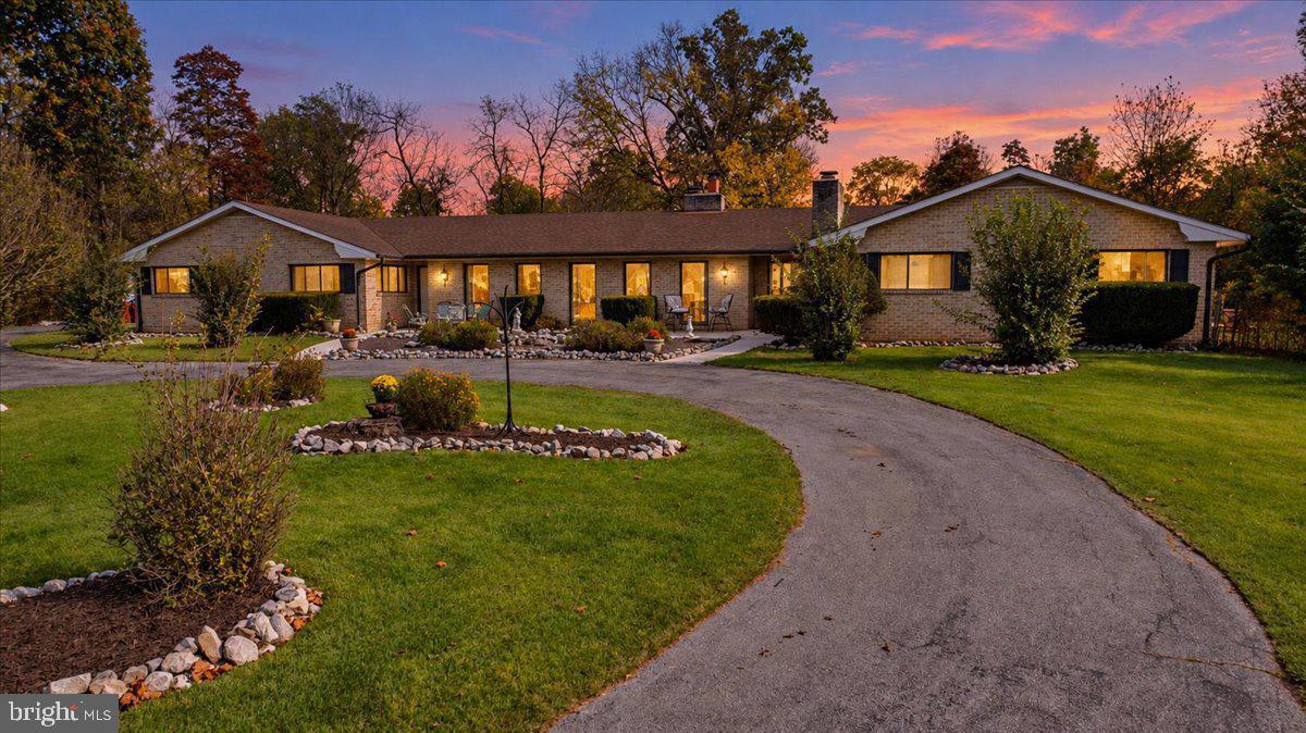 387 WOODBURY DRIVE