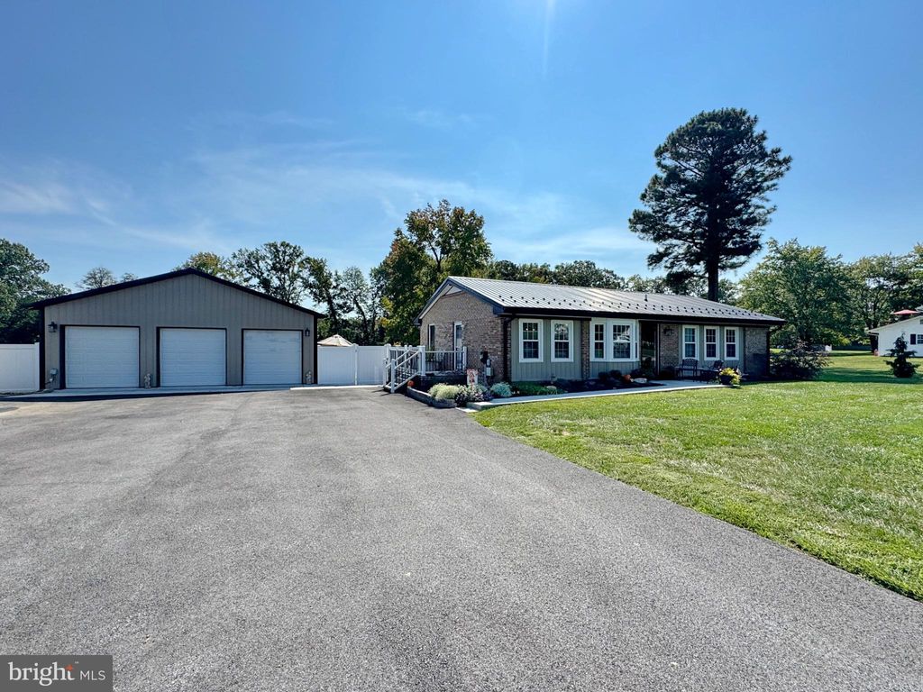 Photo of 7406 Robin Road, LA PLATA, MD 20646 (MLS # MDCH2047522)