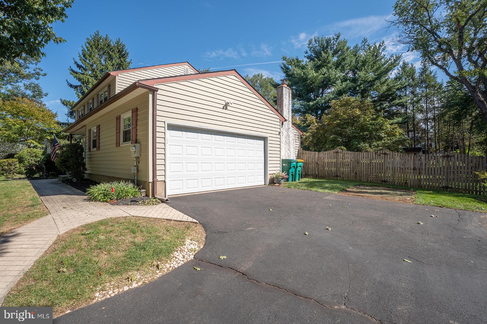 985 GAREY DRIVE