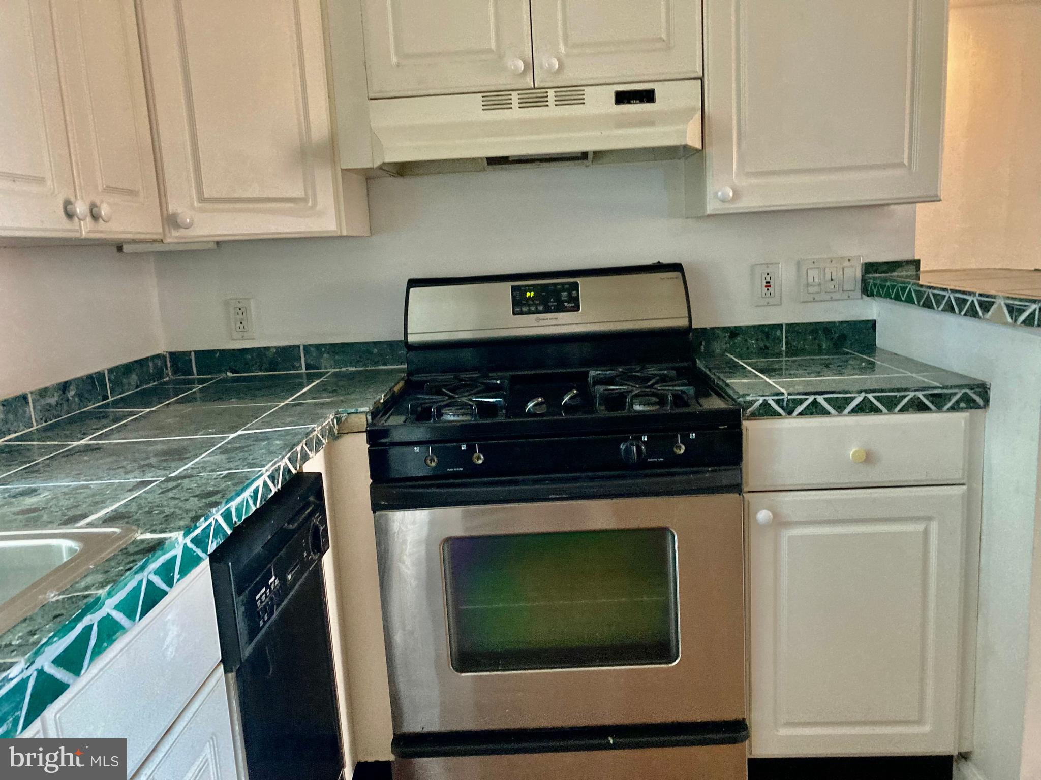 WISSAHICKON HILLS - Residential Lease