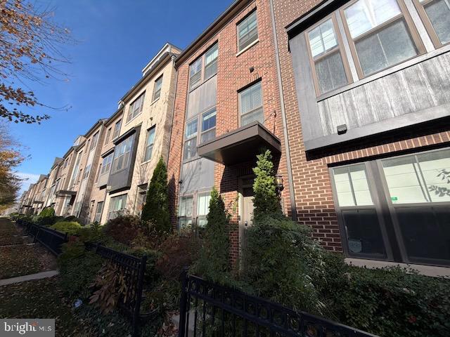 RIVERDALE PARK STATION - Residential Lease