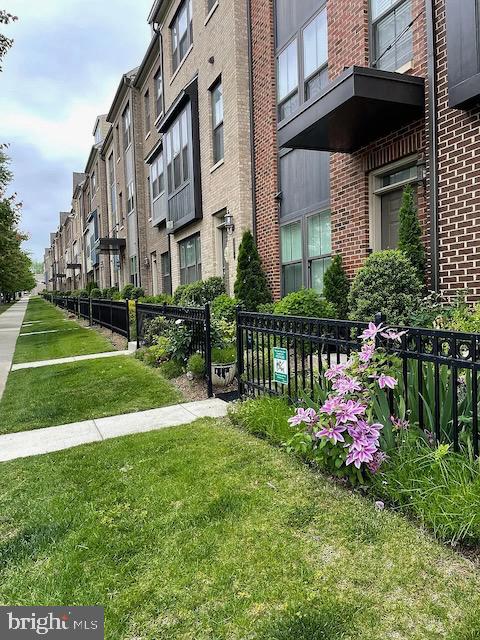 RIVERDALE PARK STATION - Residential Lease