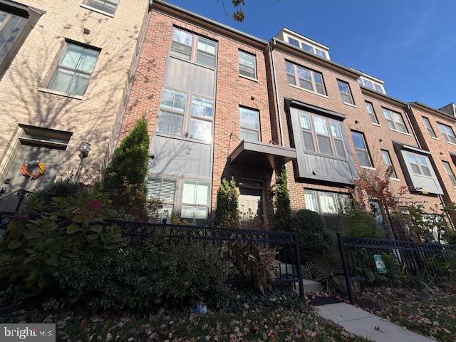 RIVERDALE PARK STATION - Residential Lease