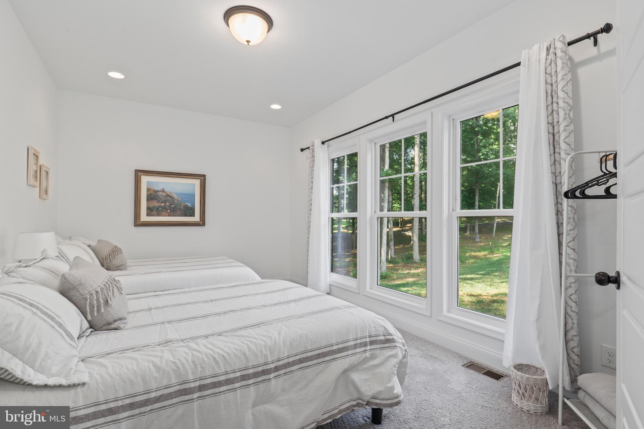 NOAH'S LANDING - Residential