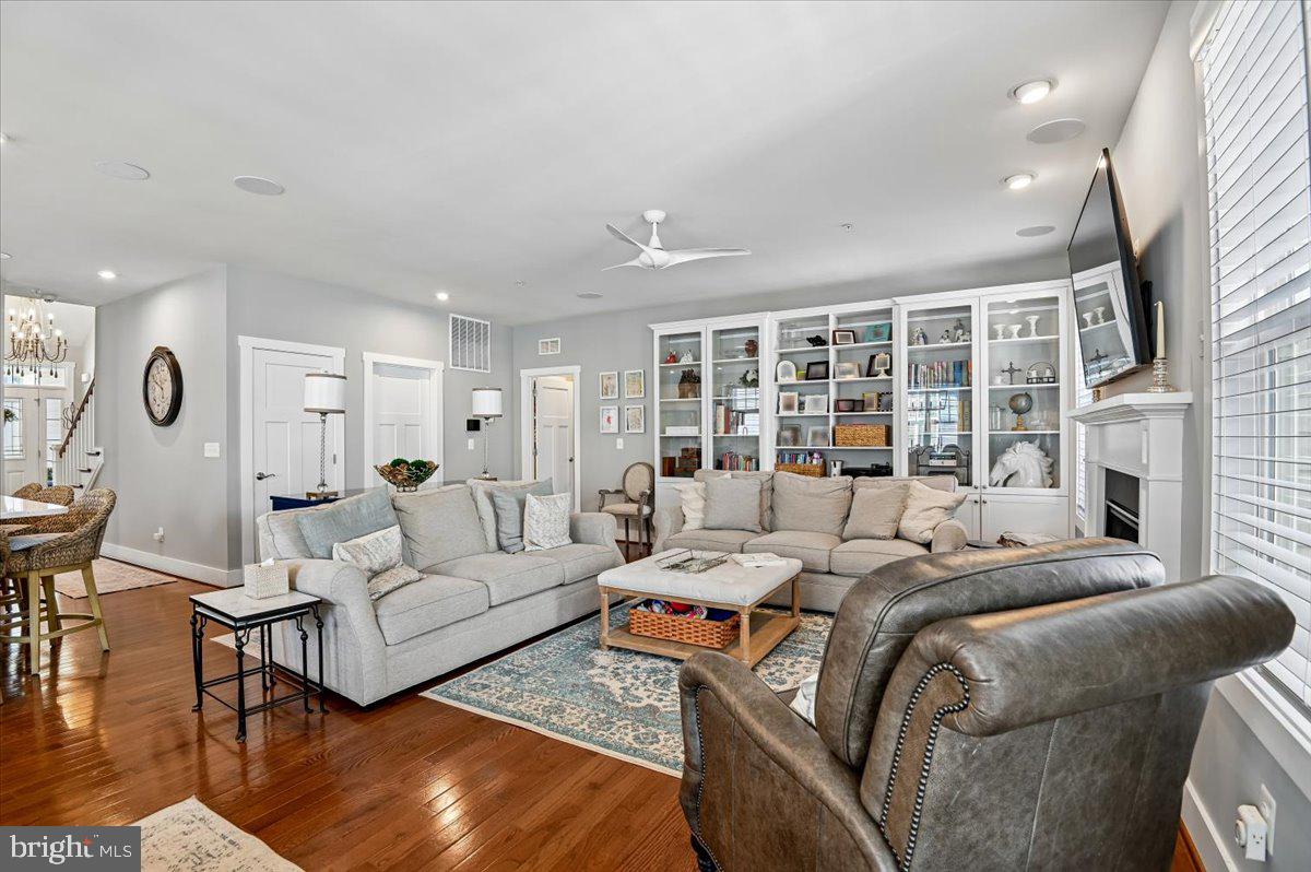 PONDVIEW - Residential