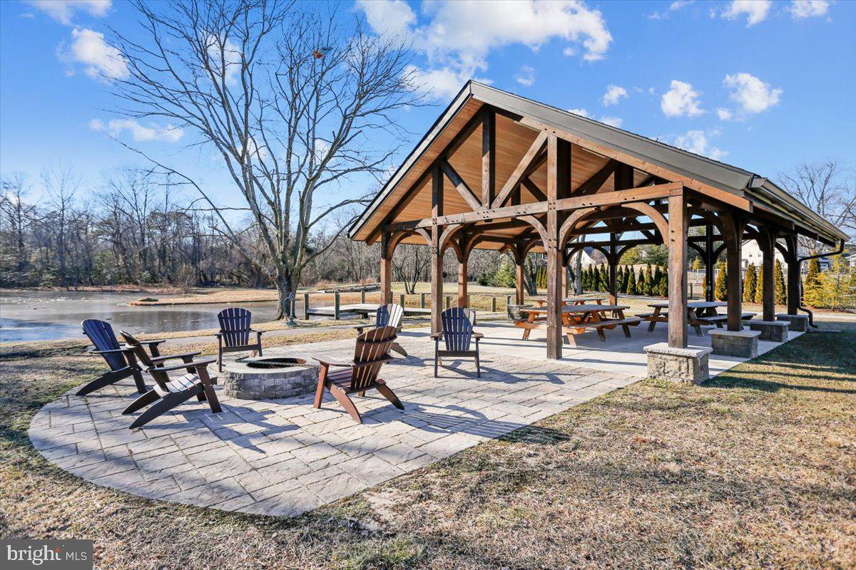 PONDVIEW - Residential