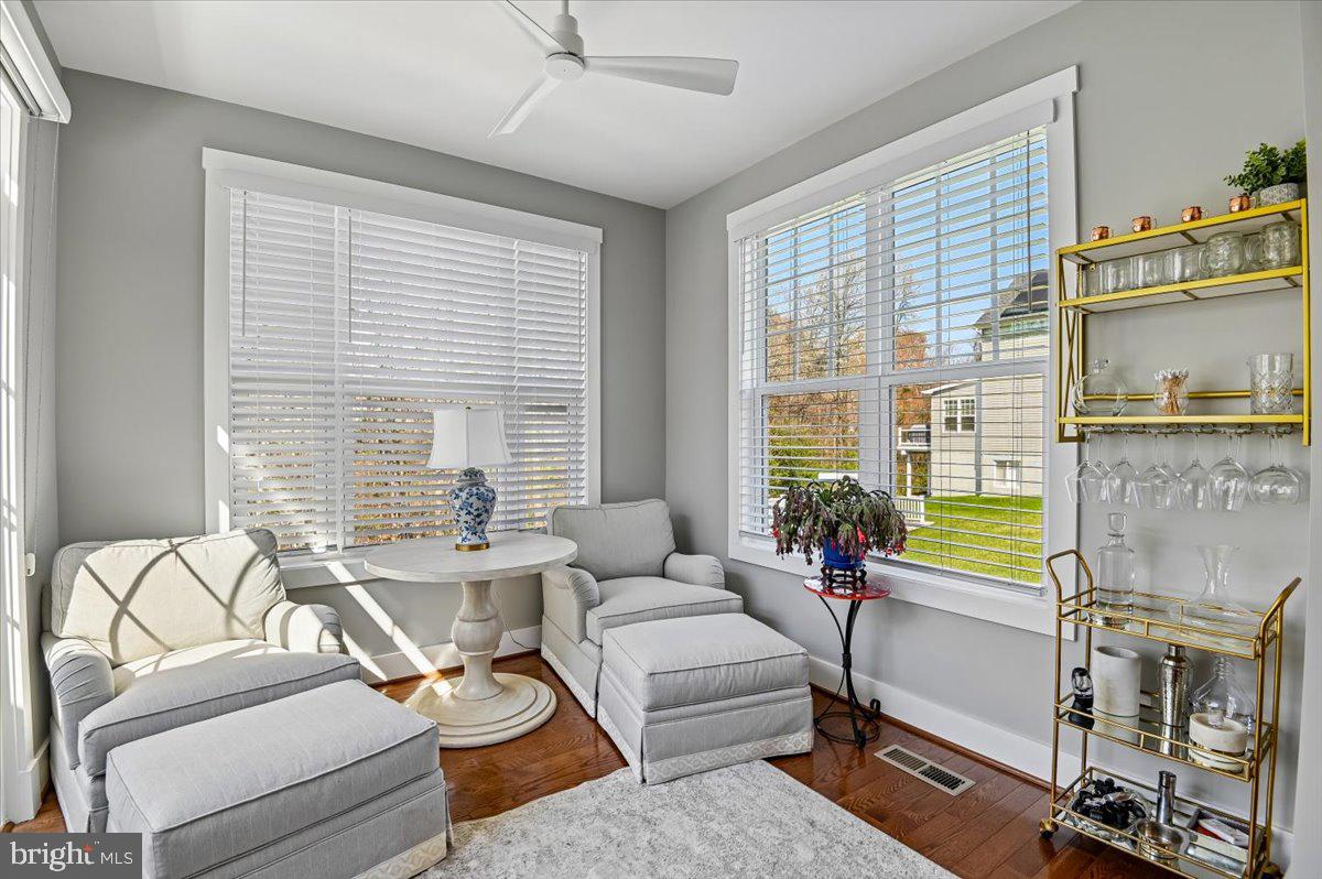 PONDVIEW - Residential