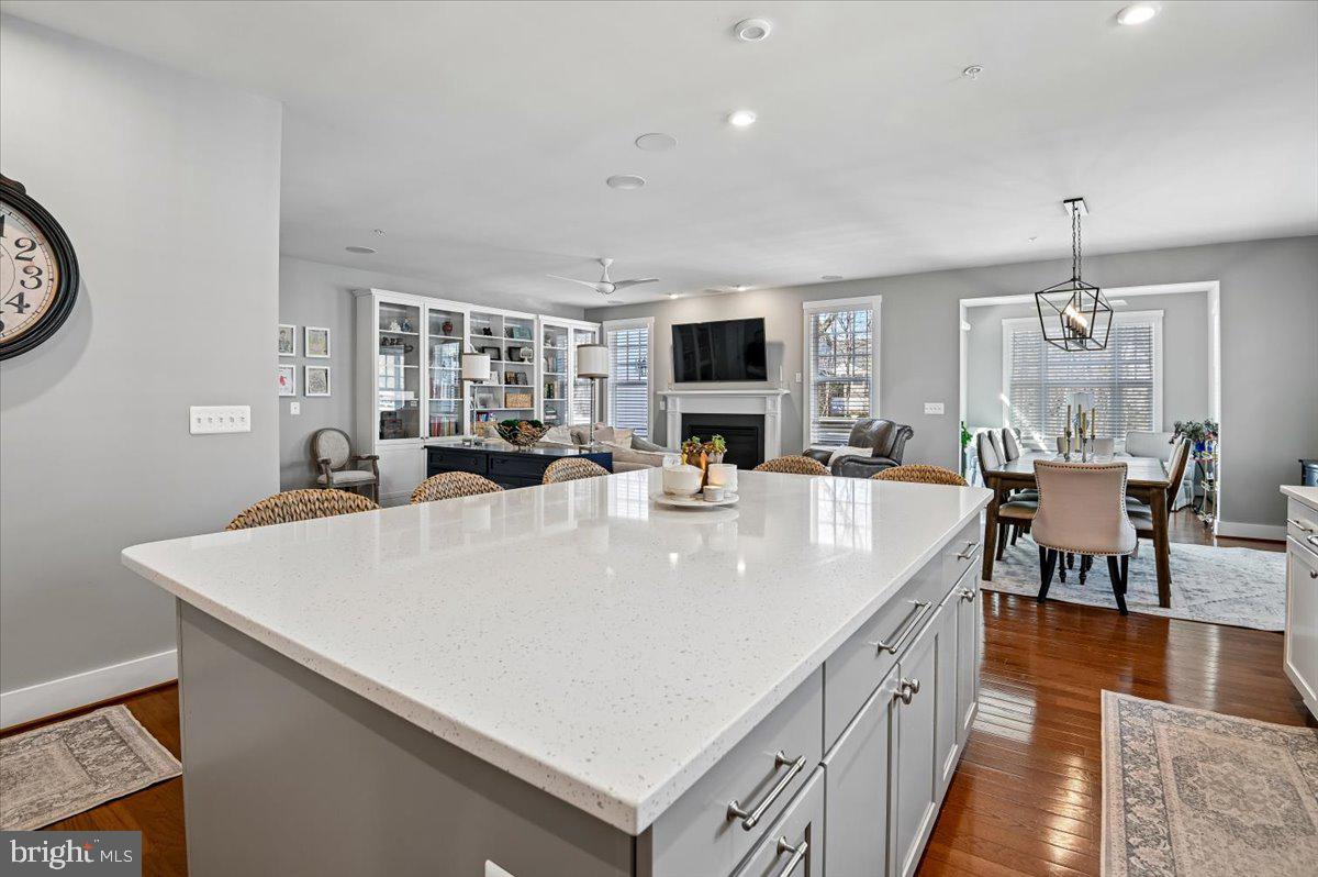 PONDVIEW - Residential